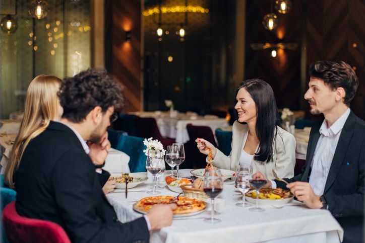 Hindari 4 Kesalahan Etiket Ini Saat Makan di Restoran 'Fine Dining'