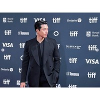 Hyun Bin yang saat ini berusia 41 tahun sudah menikah dan memiliki seorang anak. Istrinya adalah aktris cantik Korea, Seo Ye Jin. Keduanya dikaruniai buah hati berjenis kelamin laki-laki pada 2022. Foto: Dok. Instagram