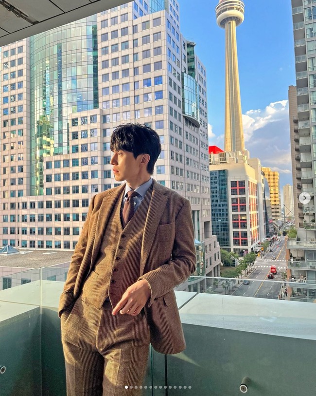 Sedangkan Lee Dong Wook saat ini berusia 42 tahun. Saat diwawancara di acara YouTube Pinggyego pada Agustus 2024, pemain drama Korea Tale of the Nine Tailed itu mengaku terlalu malas pacaran di usianya sekarang. Foto: Dok. Instagram