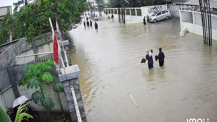 Jalan Raya Majalaya tergenang banjir