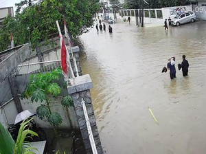 Jalan Raya Laswi Majalaya Bandung Tergenang Banjir