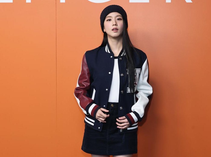 Jisoo BLACKPINK di Fashion Show Tommy Hilfiger Kim Jisoo menghadiri peragaan busana Tommy Hilfiger selama Pekan Mode New York pada 08 September 2024 di New York City.