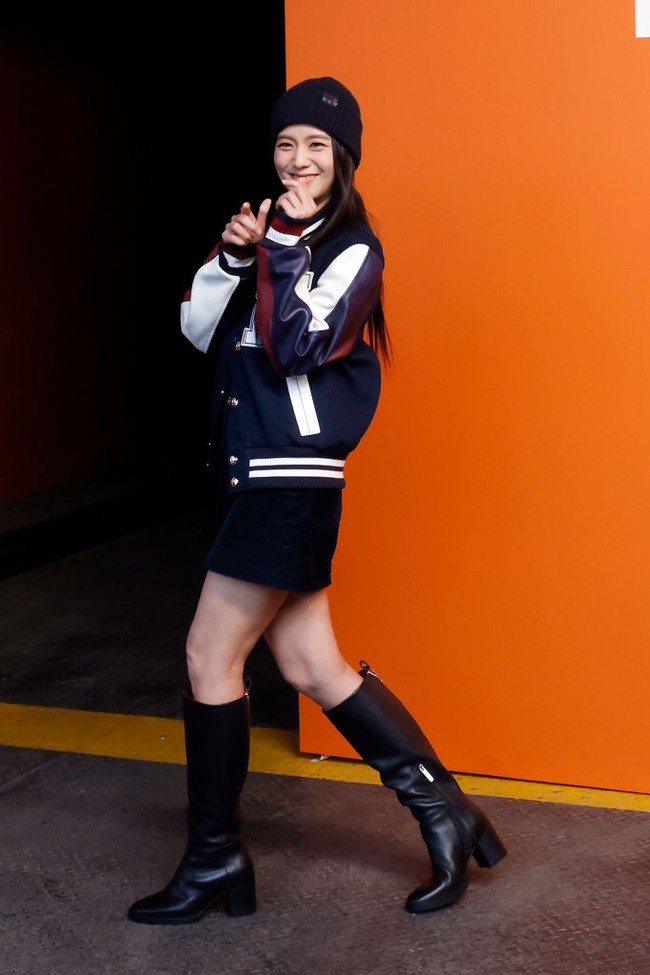 Jisoo BLACKPINK bertolak dari Seoul, Korea Selatan, ke New York, AS untuk menyaksikan presentasi koleksi terbaru Tommy Hilfiger Spring/Summer 2025.  Foto: Getty Images/Taylor Hill