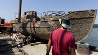 Selayaknya kapal perang, kapal-kapal yang ditemukan ini rupanya masih menyimpan bahan peledak dan amunisi. Hal tersebut tentu membahayakan bila proses evakuasi dilakukan. Risiko ini juga dialama pekerja industri perikanan lokal.  