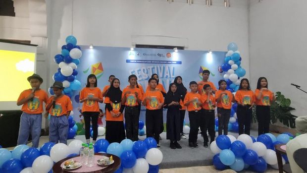 Kegiatan belajar Bisindo dan mendongeng bahasa isyarat. dok. Cerita Teman Tuli.
