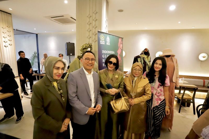 Kepala BPJPH dan desainer lokal