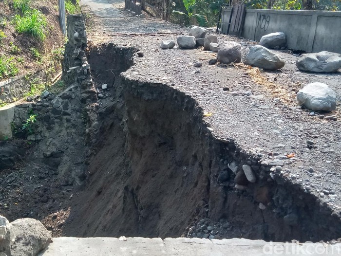 Kondisi rusaknya jembatan Sudimoro, Kecamatan Tulung, Kabupaten Klaten, Rabu (11/9/2024).