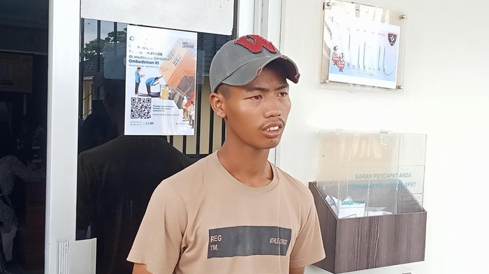 Satria Darmawan (22) lapor polisi usai jadi korban begal di Palembang. Akibat aksi begal tersebut, ia kehilangan motornya.