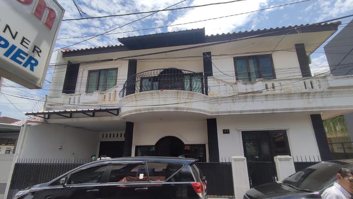 KPK sita rumah Rp 3,5 Miliar di Jakarta terkait kasus tindak pidana pencucian uang (TPPU) oleh Eks Gubernur Maluku Utara (Malut) Abdul Gani Kasuba.
