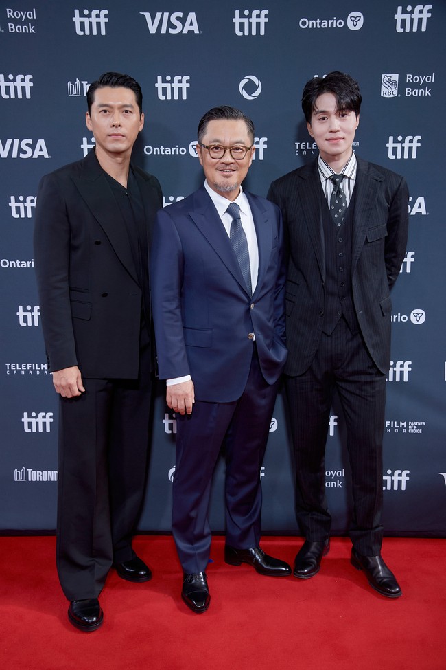 Lee Dong Wook berperan sebagai Lee Chang-seop dalam film Harbin. Film tersebut disutradarai oleh Woo Min-ho yang karya-karyanya kerap meraih penghargaan. Foto: Getty Images/Brian de Rivera Simon