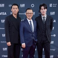 Lee Dong Wook berperan sebagai Lee Chang-seop dalam film Harbin. Film tersebut disutradarai oleh Woo Min-ho yang karya-karyanya kerap meraih penghargaan. Foto: Getty Images/Brian de Rivera Simon