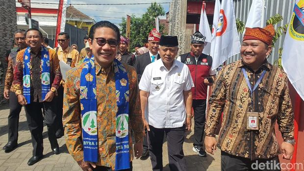Menteri PDTT Halim Iskandar bersama Bupati Malang Sanusi