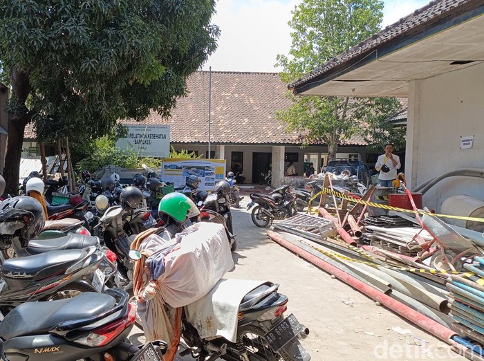 Lokasi calon gedung parkir Pasar Induk Godean, Kabupaten Sleman, DIY, yang saat ini masih dipenuhi material pembangunan proyek relokasi, Rabu (11/9/2024).