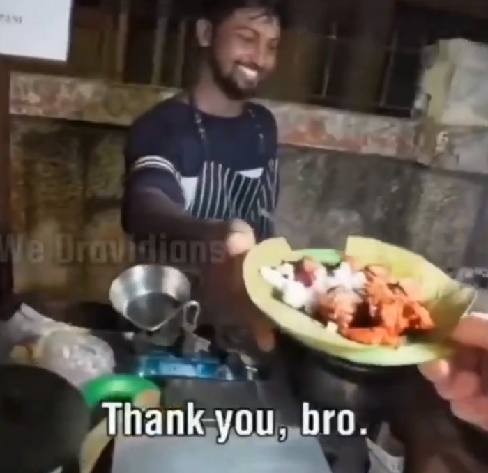Tanpa Gengsi! Mahasiswa Doktoral Jualan Ayam Goreng Kaki Lima