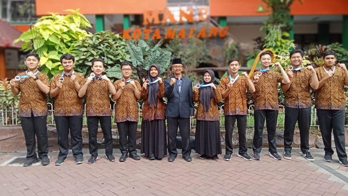 MAN 2 Kota Malang jadi Top 1 peraih medali OSN 2024 terbanyak jenjang SMA.