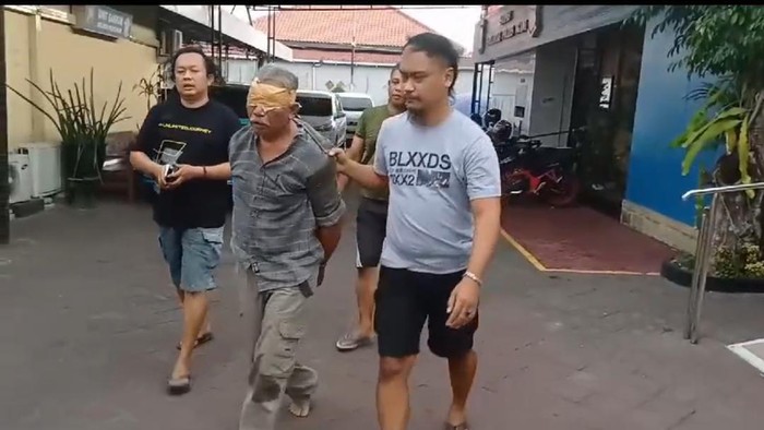 Marsudi, eks pegawai Perhutani Ngawi yang mencuri kayu saat ditangkap