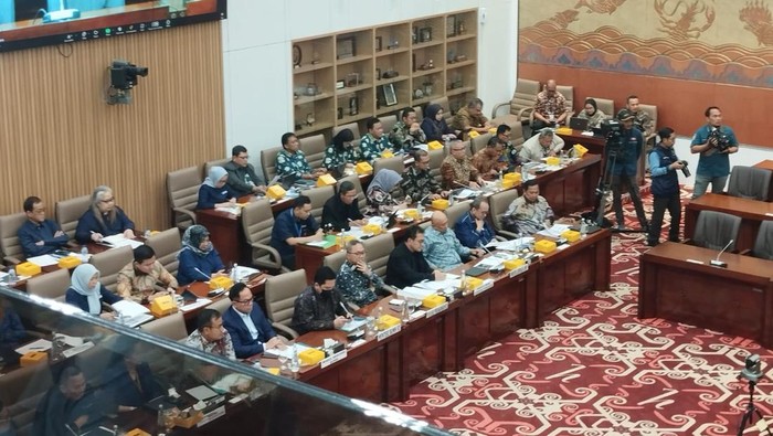 Menteri Badan Usaha Milik Negara (BUMN) Erick Thohir, Menteri Perdagangan (Mendag) Zulkifli Hasan (Zulhas), dan Menteri Koperasi dan UKM (Menkop UKM) Teten Masduki