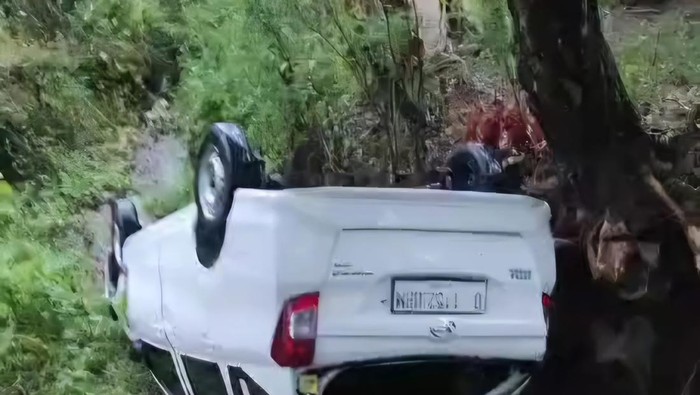 Mobil terguling tanpa penumpang di Cipatat