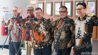 Nama-nama peserta yang lolos tes tulis itu akan diumumkan di situs Kementerian Sekretariat Negara dan KPK. Nama-nama peserta akan diumumkan jam 14.30, katanya.
