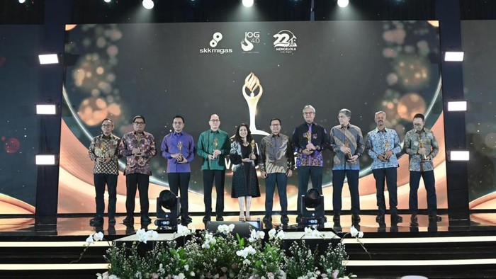 Para penerima penghargaan dari berbagai kategori di SKK Migas Award 2024