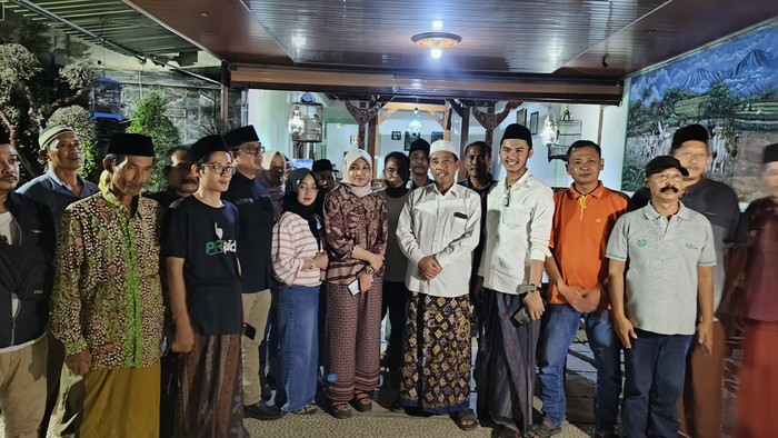 Para relawan Propid berikan dukungan bagi Vivit-Gus Umam, Selasa (10/9/2024).