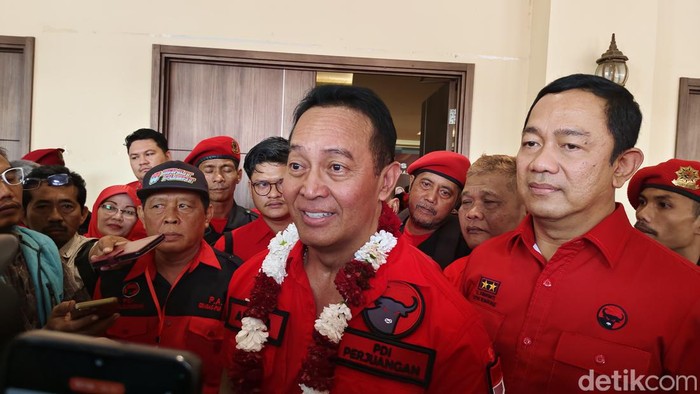 Pasangan bakal calon Gubernur dan Wakil Guber Jawa Tengah, Andika Perkasa-Hendrar Prihadi saat mengunjungi Kabupaten Purworejo, Rabu (11/9/2024).