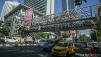 Pemprov DKI Jakarta membangun empat JPO dengan mengusung konsep bernuansa modern yaitu JPO PGC Cililitan, JPO Sunter Barat, JPO Mas Mansyur, serta JPO Dukuh.