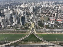 Potret Sungai Pinheiros di Brasil Berubah Hijau