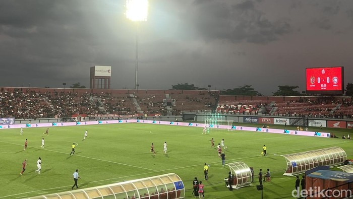 Pertandingan antara Bali United melawan Arema FC di Stadion Kapten I Wayan Dipta, Gianyar, Rabu (11/9/2024). (Ida Bagus Putu Mahendra/detikBali)