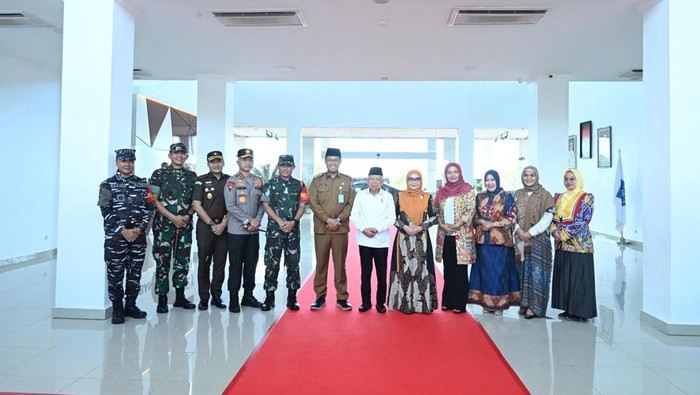Pj Gubernur Babel Sugito dan Forkopimda mengantar Wapres ke Bandara Depati Amir Pangkalpinang.