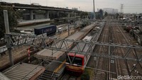 Tol layang yang akan menghubungkan Tol Akses Tanjung Priok dengan Tol Ir Sedyatmo tersebut diharapkan dapat meningkatkan daya saing Pelabuhan Tanjung Priok dalam efisiensi jalur logistik.