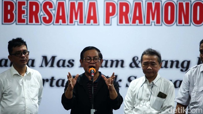 Pramono-Rano Hadiri Deklarasi Rumah Bersama Relawan Relawan Rumah Bersama Pramono-Rano deklarasi mendukung pasangan Pramono Anung-Rano Karno di Pilgub Jakarta. Deklarasi dihadiri langsung oleh Pramono-Rano.