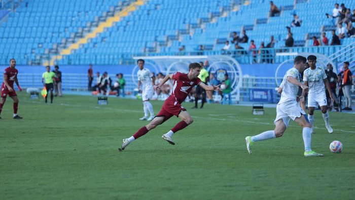 PSM Makassar bermain imbang 0-0 melawan Persib Bandung dalam laga lanjutan Liga 1 2024/2025 di Stadion Batakan.