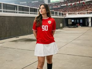 Gaya Merah-putih Raisa Nyanyi untuk Timnas, Disebut Queen of GBK