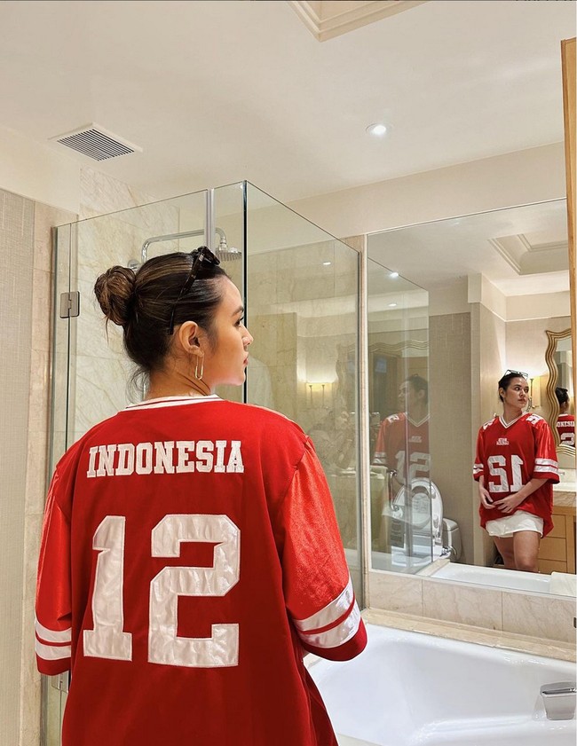 Raisa bahkan dijuluki ‘pawangnya GBK’ hingga ‘Queen of GBK’. “Pawangnya GBK nihhh,” tulis salah satu netizen. ‘our Queen of GBK 🔥🔥🙌🙌 so proud of u, smlm keren bgttt,” puji netizen lainnya. Foto: Instagram/@high_iso @raisa6690