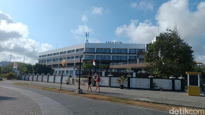 Salah satu hotel mewah di depan Pantai Kuta Mandalika, Lombok Tengah, NTB. (Edi Suryansyah/detikBali)