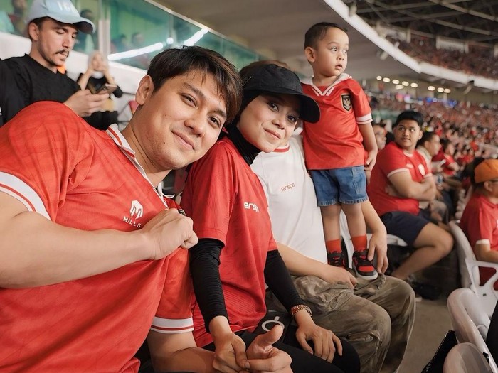 Selebritas nonton Timnas Indonesia vs Australia di GBK.