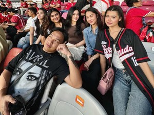 Ketika Azizah Salsha Gak Absen Nonton Timnas Indonesia Vs Australia di GBK