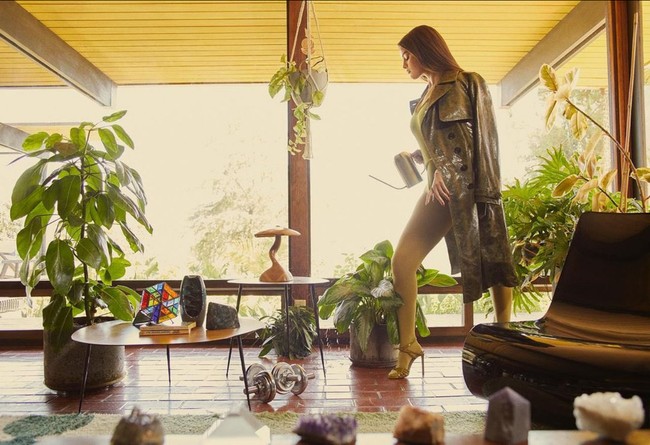 Belum lama ini, Bloomberg menyebut mantan bintang Disney tersebut sebagai miliarder, setelah mengungkap jumlah kekayaannya yang mencapai Rp 20 triliun. Foto: Dok. Vanity Fair