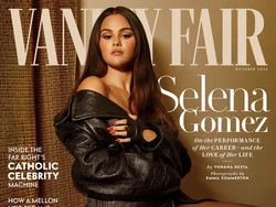 7 Gaya Sexy Bold Selena Gomez di Vanity Fair, Aura Lady Boss Terpancar