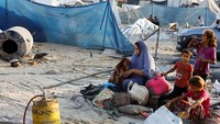 Para personel kami masih berupaya untuk menemukan 15 korban hilang akibat serangan yang menargetkan tenda-tenda pengungsi di Mawasi, Khan Younis, sebut Mughair dalam pernyataannya.  
