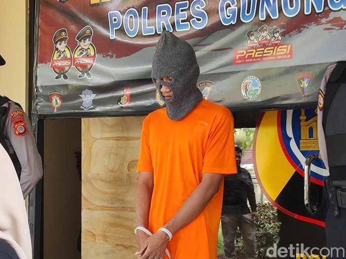 Tampang guru ngaji yang cabuli sejumlah santri di bawah umur, berinisial S, saat dihadirkan di konferensi pers Mapolres Gunungkidul, DIY, Rabu (11/9/2024).