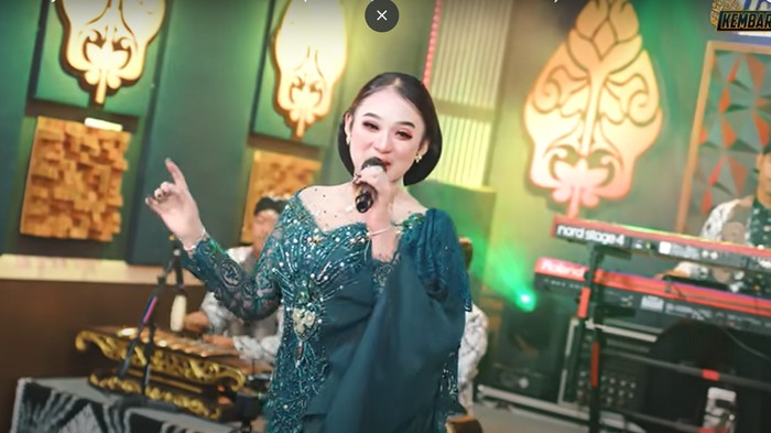 Tangkapan layar lagu Ciinan Bana Niken Salindry