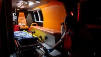 Ambulans terlihat di lokasi serangan udara Israel yang menewaskan warga Palestina di Tubas, Tepi Barat.  