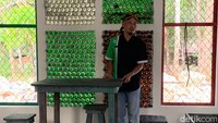 Kehadiran Rindu Resik diklaim telah meningkatkan pendapatan pemulung karena semua jenis sampah akan dihargai dengan uang. Selain itu, memberdayakan warga sekitar untuk memilah dan mencacah sampah dengan jumlah kurang lebih 30 orang. Di sisi lain, Rindu Resik juga mendapat penghasilan dari pengolahan atau daur ulang sampah itu. Setidaknya omzet yang mereka kantongi mencapai Rp 15 juta per hari.
