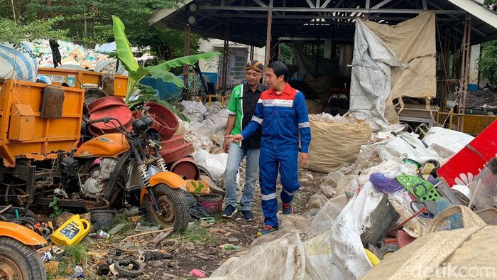 Rumah Inovasi Daur Ulang Sampah Residu Anorganik (Rindu Resik) di Prabumulih, Sumatera Selatan setiap hari sibuk menerima 3-5 ton sampah anorganik untuk diolah. Ini merupakan salah satu mitra binaan CSR PT Pertamina EP Prabumulih Field sejak 2019.