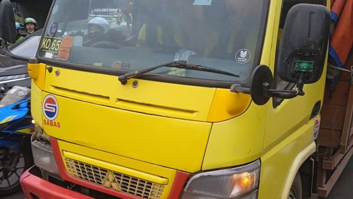 Truk Muatan Hebel Mogok di Flyover Slipi, Lalin ke Semanggi Sempat Macet