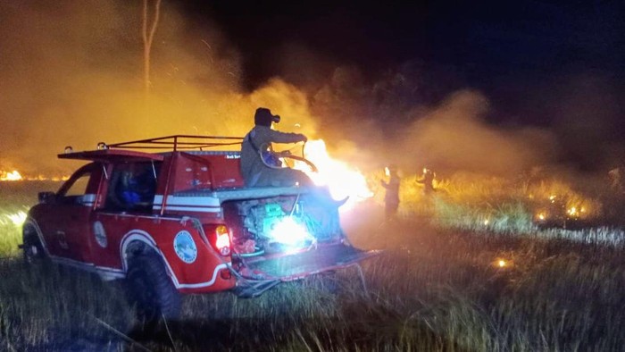 Upaya pemadaman di Taman Nasional Way Kambas