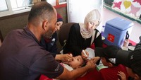 Vaksinasi ini dilakukan setelah kasus polio pertama terjadi dalam sekitar 25 tahun terakhir.  