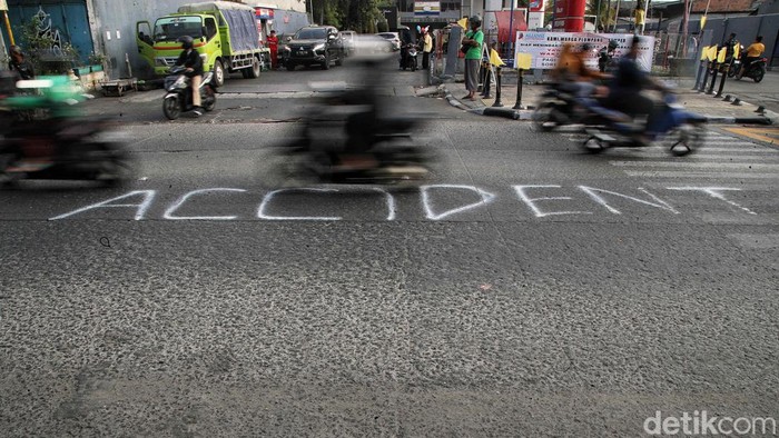 Sejumlah kendaraan melintas di kawasan Jalan Raya Plumpang-Semper, Jakarta Utara, Kamis (12/9/2024).